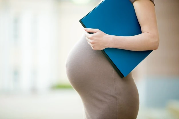 Η προστασία της μητρότητας κατά την έναρξη και την λήξη της σχέσης εργασίας